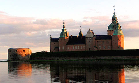 https://www.mugglarportalen.se/images/proxy.php?q=http%3A%2F%2F2.bp.blogspot.com%2F_DPGy32tcEKk%2FS8LWXP0pqcI%2FAAAAAAAABS0%2FFk6yY1eiYMA%2Fs1600%2FKalmar%2Bslott%2B2.jpg
