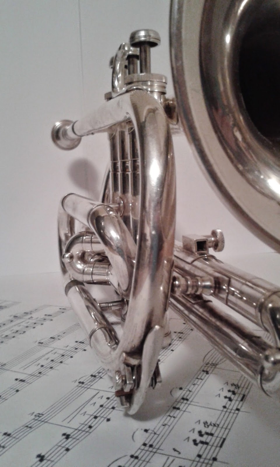 https://www.mugglarportalen.se/images/proxy.php?q=http%3A%2F%2F3.bp.blogspot.com%2F-AoPGQMuEDiI%2FU0-1sV9hOYI%2FAAAAAAAAAa4%2F_SoW-Gewd10%2Fs1600%2Fkornett%2Bklocka.jpg