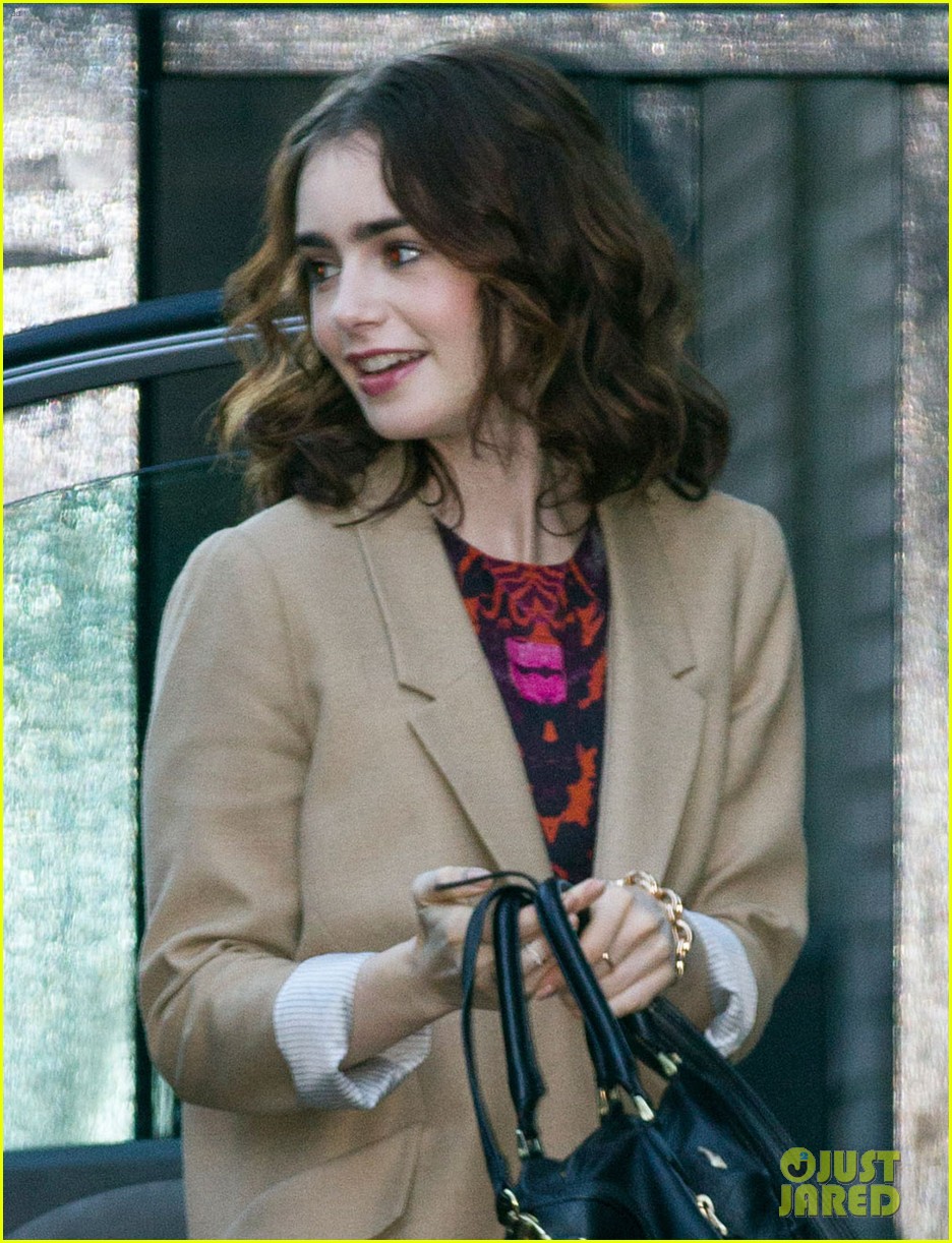 https://www.mugglarportalen.se/images/proxy.php?q=http%3A%2F%2Fcdn01.cdn.justjared.com%2Fwp-content%2Fuploads%2F2013%2F06%2Fcollins-itv%2Flily-collins-itv-studios-visit-for-lorraine-appearance-05.jpg