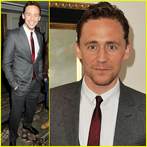 https://www.mugglarportalen.se/images/proxy.php?q=http%3A%2F%2Fcdn01.cdn.justjared.com%2Fwp-content%2Fuploads%2Fheadlines%2F2012%2F04%2Ftom-hiddleston-noises-off-press-night.jpg