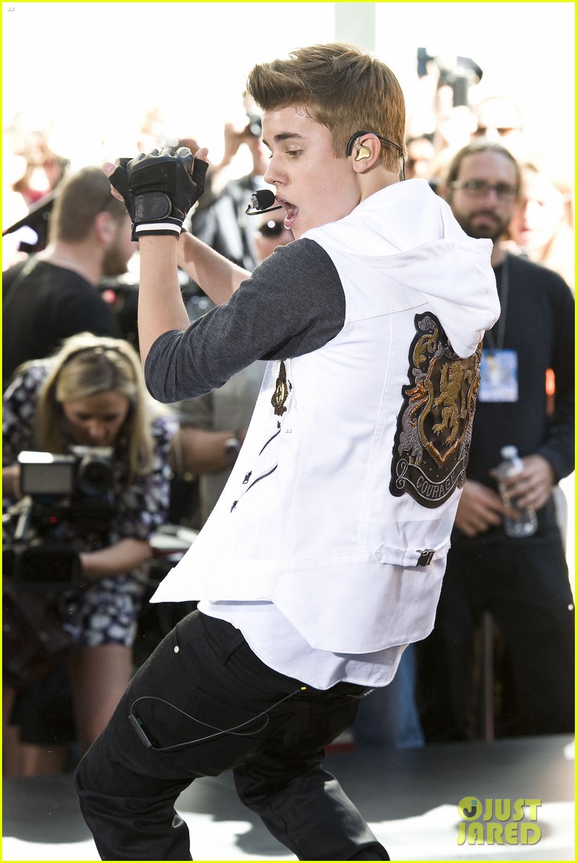 https://www.mugglarportalen.se/images/proxy.php?q=http%3A%2F%2Fcdn02.cdn.justjared.com%2Fwp-content%2Fuploads%2F2012%2F06%2Fbieber-todayshow%2Fjustin-bieber-today-concert-takeover-in-rockefeller-plaza-03.jpg