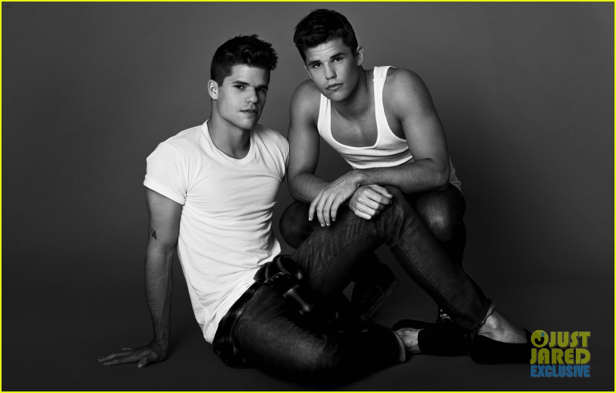 https://www.mugglarportalen.se/images/proxy.php?q=http%3A%2F%2Fcdn03.cdn.justjared.com%2Fwp-content%2Fuploads%2F2014%2F01%2Fcarver-spotlight%2Fmax-charlie-carver-just-jared-spotlight-of-the-week-exclusive-01.jpg