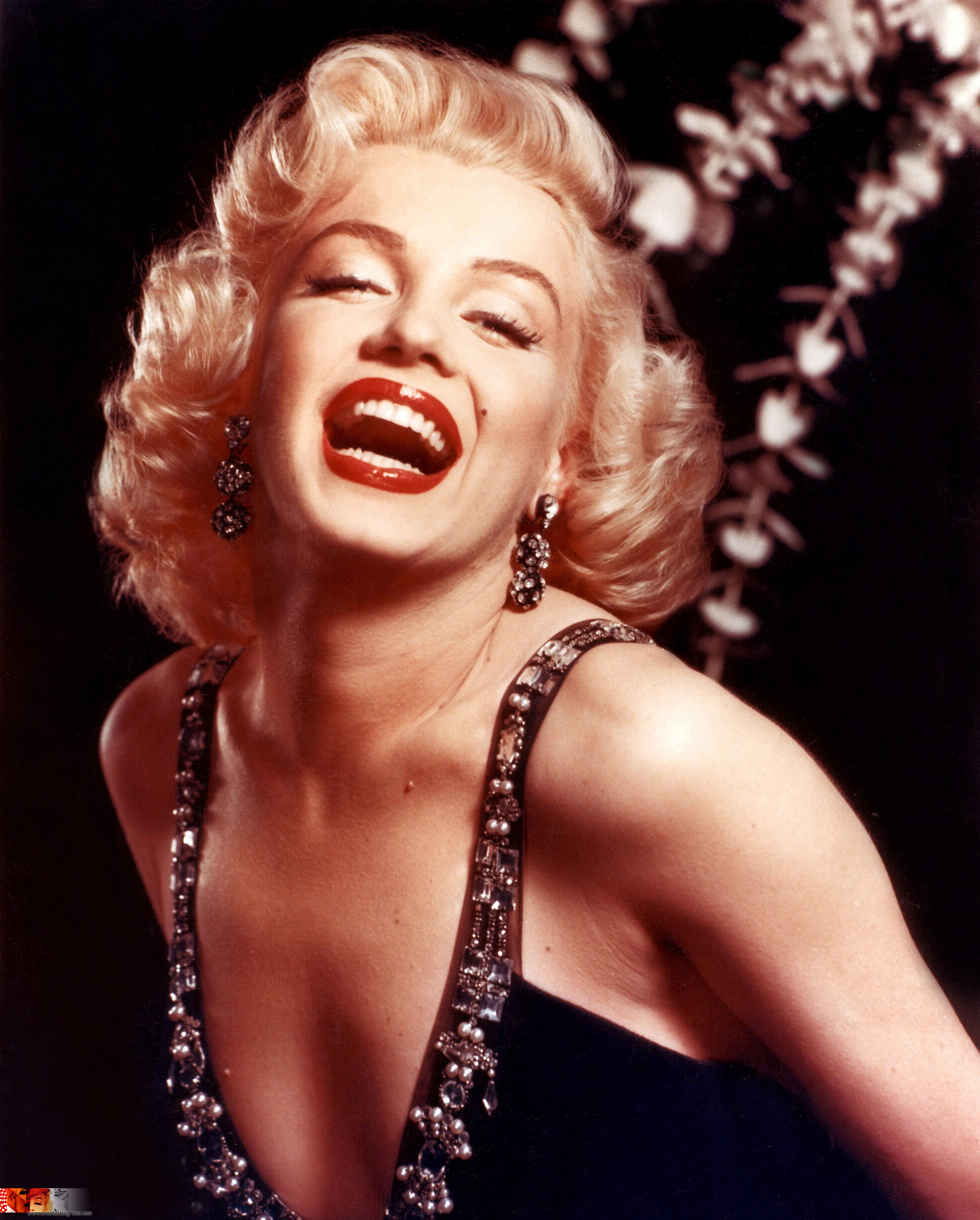 https://www.mugglarportalen.se/images/proxy.php?q=http%3A%2F%2Fimages2.fanpop.com%2Fimage%2Fphotos%2F12800000%2FMarilyn-Monroe-marilyn-monroe-12891202-2057-2560.jpg