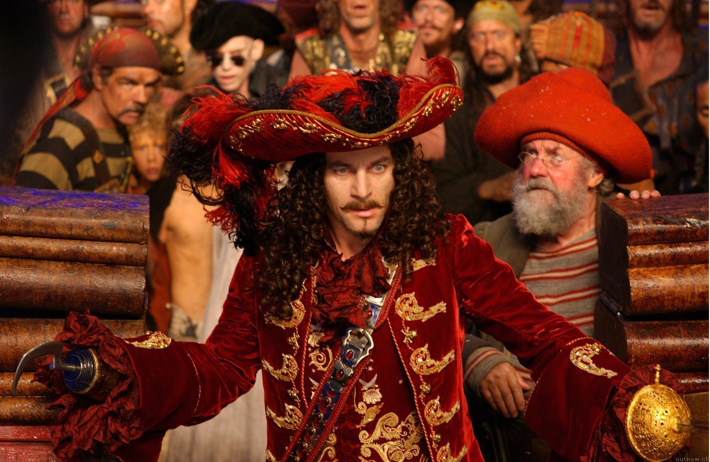 https://www.mugglarportalen.se/images/proxy.php?q=http%3A%2F%2Fimages2.fanpop.com%2Fimage%2Fphotos%2F13600000%2FJason-Isaacs-as-Captain-Hook-jason-isaacs-13665382-1400-911.jpg