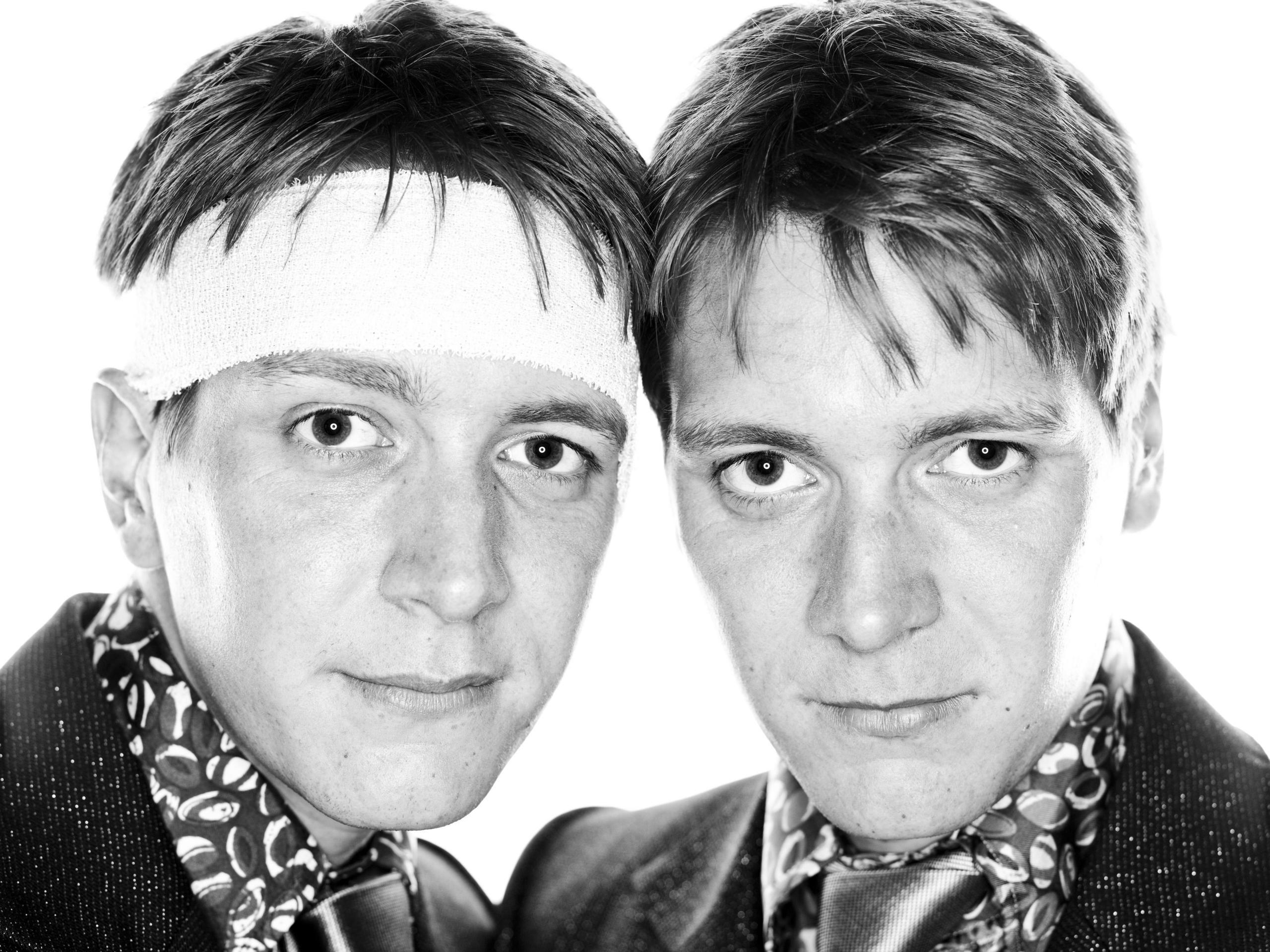 https://www.mugglarportalen.se/images/proxy.php?q=http%3A%2F%2Fimages4.fanpop.com%2Fimage%2Fphotos%2F16900000%2FDH-Promo-fred-and-george-weasley-16936221-2560-1919.jpg