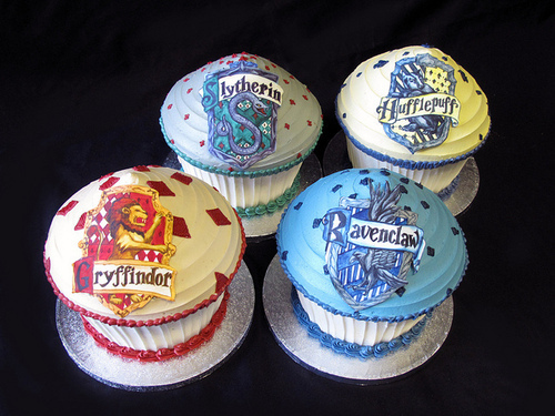 https://www.mugglarportalen.se/images/proxy.php?q=http%3A%2F%2Fimages4.fanpop.com%2Fimage%2Fphotos%2F17400000%2FHarry-Potter-Cupcakes-harry-potter-17424621-500-375.jpg