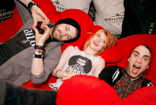 https://www.mugglarportalen.se/images/proxy.php?q=http%3A%2F%2Fimages4.fanpop.com%2Fimage%2Fphotos%2F17900000%2FParamore-is-still-a-band-the-fp-fam-17902806-500-339.jpg
