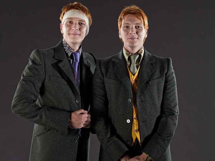 https://www.mugglarportalen.se/images/proxy.php?q=http%3A%2F%2Fimages4.fanpop.com%2Fimage%2Fphotos%2F18500000%2FFred-and-George-DH-fred-and-george-weasley-18510623-750-562.jpg