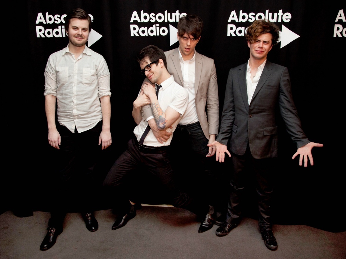 https://www.mugglarportalen.se/images/proxy.php?q=http%3A%2F%2Fimages4.fanpop.com%2Fimage%2Fphotos%2F21800000%2FAbsolute-Radio-panic-at-the-disco-21880595-1200-900.jpg