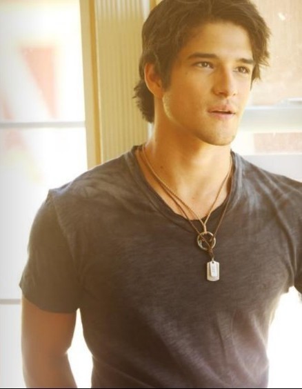 https://www.mugglarportalen.se/images/proxy.php?q=http%3A%2F%2Fimages4.fanpop.com%2Fimage%2Fphotos%2F23200000%2FTyler-Posey-teen-wolf-23257008-438-564.jpg