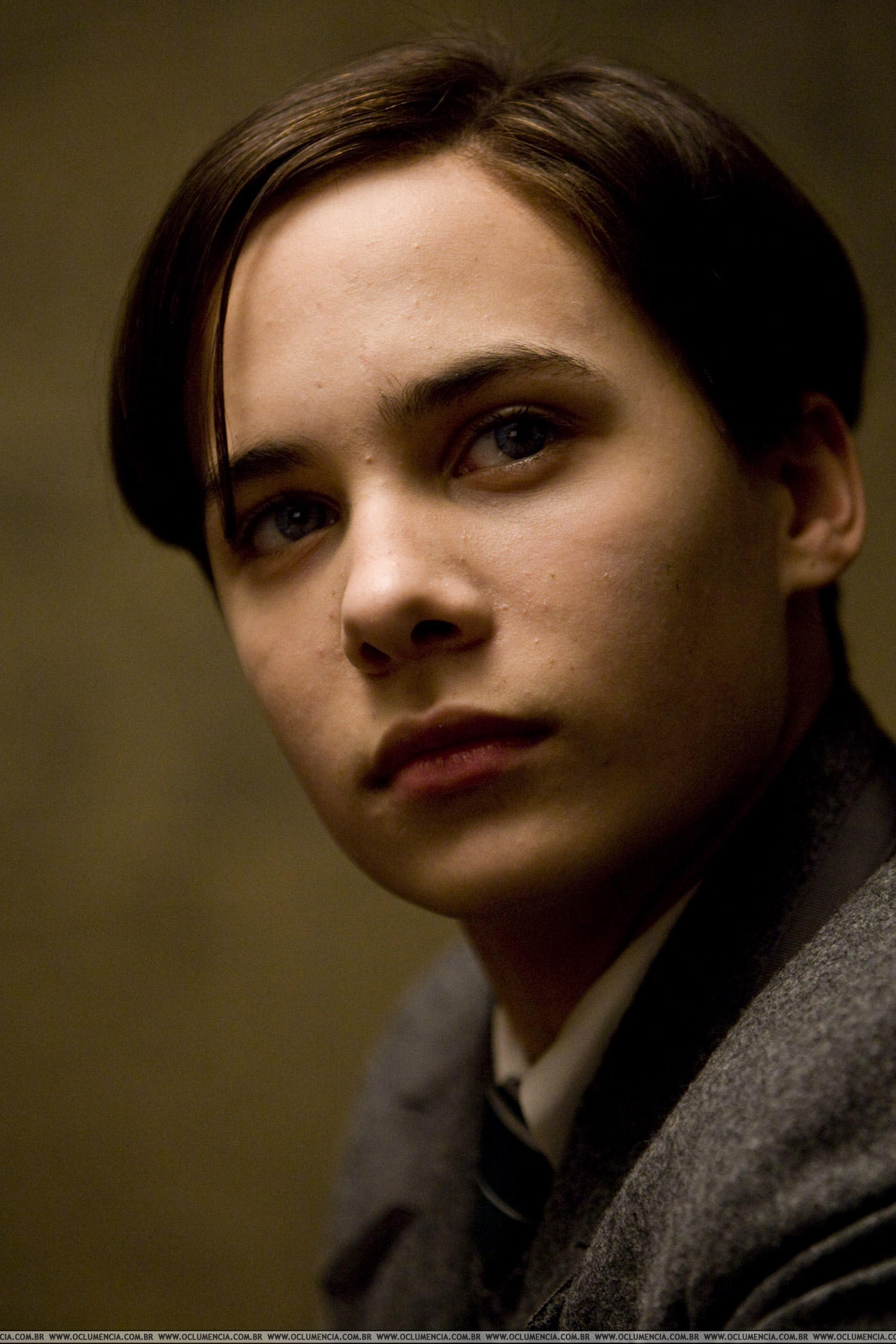 https://www.mugglarportalen.se/images/proxy.php?q=http%3A%2F%2Fimages5.fanpop.com%2Fimage%2Fphotos%2F24700000%2FTom-Riddle-teenage-tom-riddle-24718464-1400-2100.jpg
