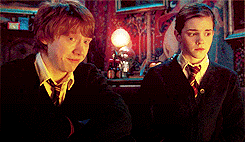 https://www.mugglarportalen.se/images/proxy.php?q=http%3A%2F%2Fimages5.fanpop.com%2Fimage%2Fphotos%2F28100000%2FRon-Hermione-Harry-Potter-The-Order-of-The-Phoenix-romione-28100814-245-142.gif