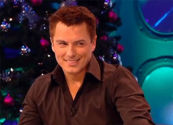 https://www.mugglarportalen.se/images/proxy.php?q=http%3A%2F%2Fimages6.fanpop.com%2Fimage%2Fphotos%2F33500000%2FJohn-barrowman-moving-gifs-hottest-actors-33563742-350-253.gif