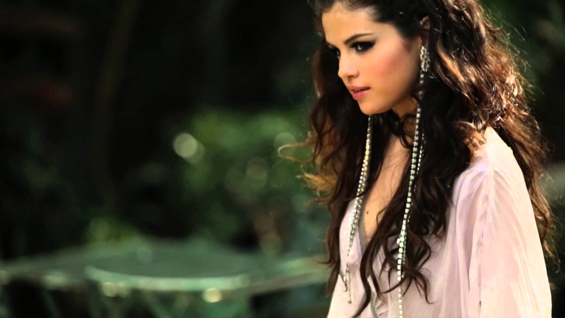 https://www.mugglarportalen.se/images/proxy.php?q=http%3A%2F%2Fimages6.fanpop.com%2Fimage%2Fphotos%2F34400000%2Fsel-3-come-and-get-it-selena-gomez-34433793-1920-1080.jpg