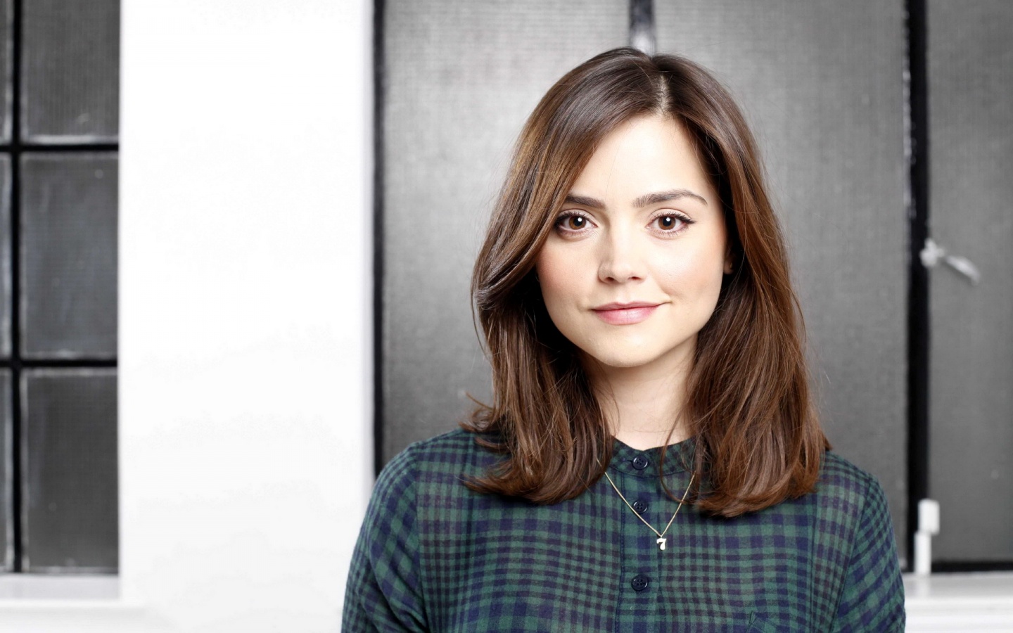 https://www.mugglarportalen.se/images/proxy.php?q=http%3A%2F%2Fimages6.fanpop.com%2Fimage%2Fphotos%2F34500000%2FClara-Oswin-Oswald-the-doctor-and-clara-34512119-1440-900.jpg