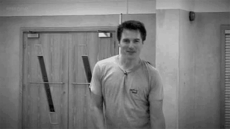 https://www.mugglarportalen.se/images/proxy.php?q=http%3A%2F%2Fimages6.fanpop.com%2Fimage%2Fphotos%2F34500000%2FJohn-Barrowman-GIFS-hottest-actors-34554978-450-254.gif