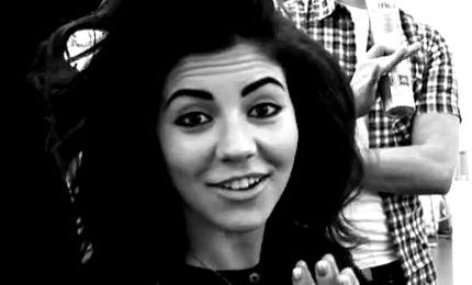 https://www.mugglarportalen.se/images/proxy.php?q=http%3A%2F%2Fimages6.fanpop.com%2Fimage%2Fphotos%2F34900000%2FMarina-and-the-Diamonds-gifs-marina-and-the-diamonds-34912321-430-260.gif