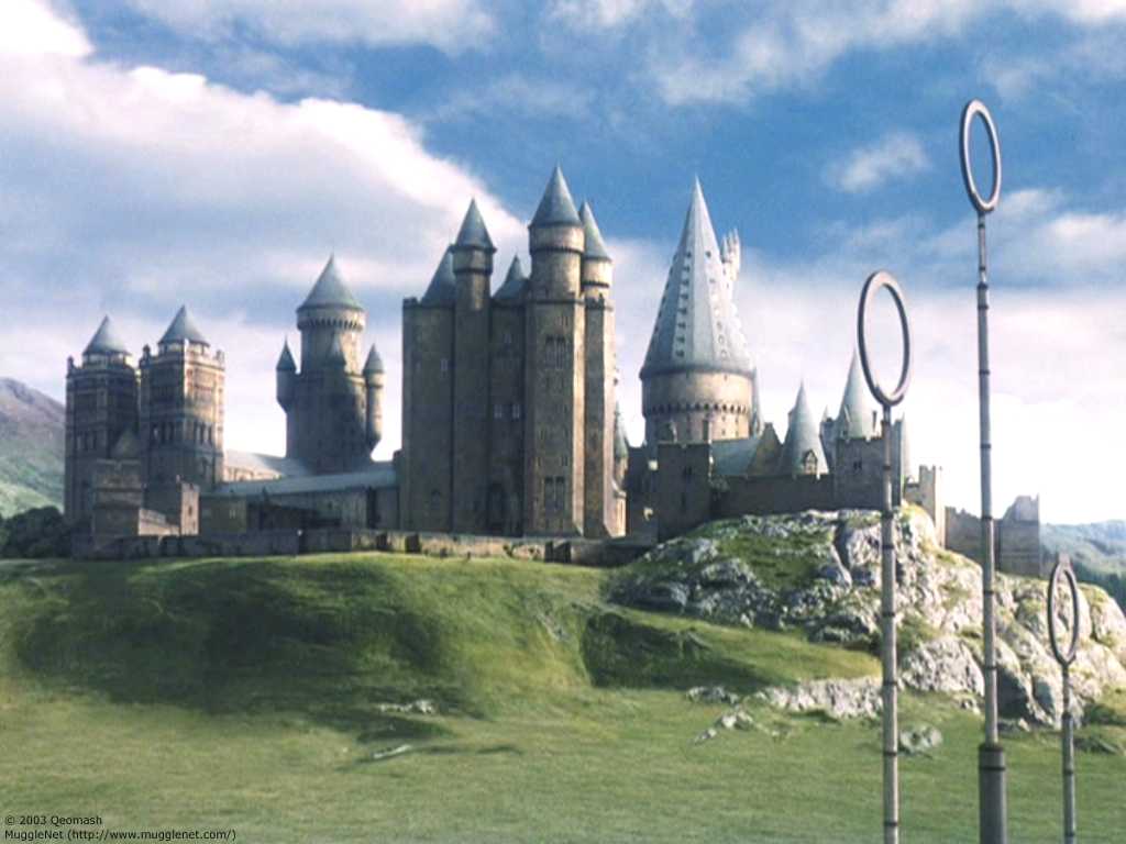 https://www.mugglarportalen.se/images/proxy.php?q=http%3A%2F%2Fmembers.madasafish.com%2F%7Ecj_whitehound%2FFanfic%2Fmap_of_Hogwarts%2Fartwork%2Fcastle_Hogwarts_WB.jpg
