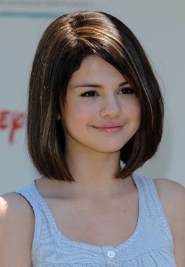 https://www.mugglarportalen.se/images/proxy.php?q=http%3A%2F%2Fwww.fotoagent.dk%2Fsingle_picture%2F10603%2F25%2Fmedium%2FSelena_Gomez_Short_Hair_Styles.jpg