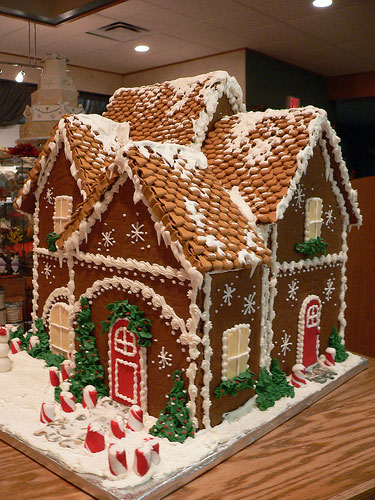 https://www.mugglarportalen.se/images/proxy.php?q=http%3A%2F%2Fwww.gingerbread-house-heaven.com%2Fimage-files%2Fedibleart-beautifulhouse.jpg