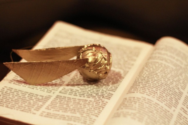 https://www.mugglarportalen.se/images/proxy.php?q=http%3A%2F%2Fwww.surpriseaholic.com%2Fwp-content%2Fuploads%2F2012%2F12%2Fgolden-snitch-ornament-diy-harry-potter-craft-640x426.jpg