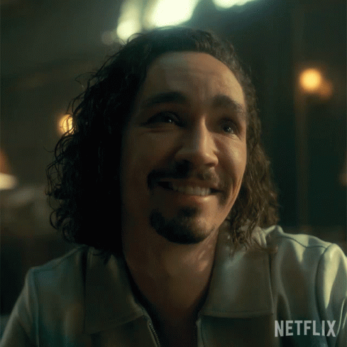 https://www.mugglarportalen.se/images/proxy.php?q=https%3A%2F%2Fmedia.tenor.com%2FfZBvuR9UaIMAAAAC%2Fsmiling-klaus-hargreeves.gif