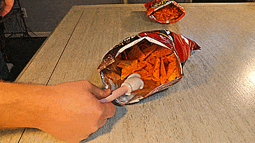 https://www.mugglarportalen.se/images/proxy.php?q=https%3A%2F%2Fodditymall.com%2Fincludes%2Fcontent%2Fupload%2Fpotato-chip-grabber-arm-1306.gif