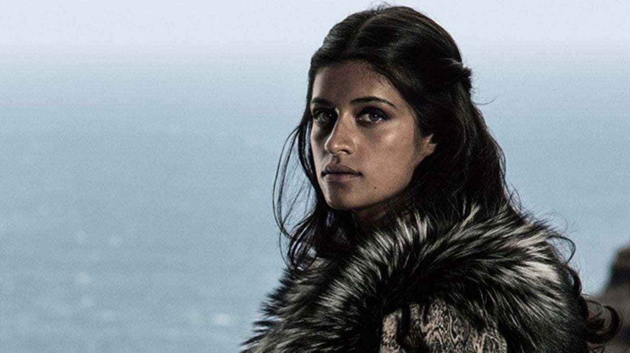 https://www.mugglarportalen.se/images/proxy.php?q=https%3A%2F%2Fsm.ign.com%2Fign_nordic%2Fnews%2Ft%2Fthe-witche%2Fthe-witcher-first-look-at-anya-chalotra-as-yennefer-in-seaso_utpp.jpg